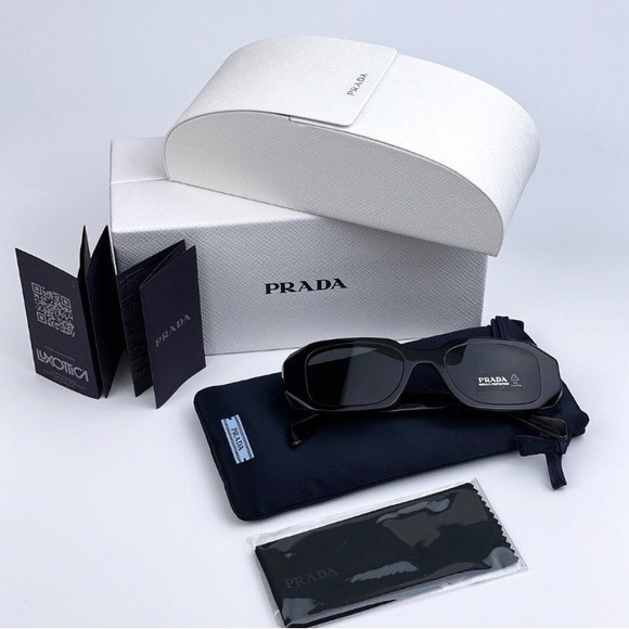 💯 - Authentic- NEW Prada PR17WS 1AB5S0 Black Gray Rectangle Unisex Sunglasses - Picture 8 of 9